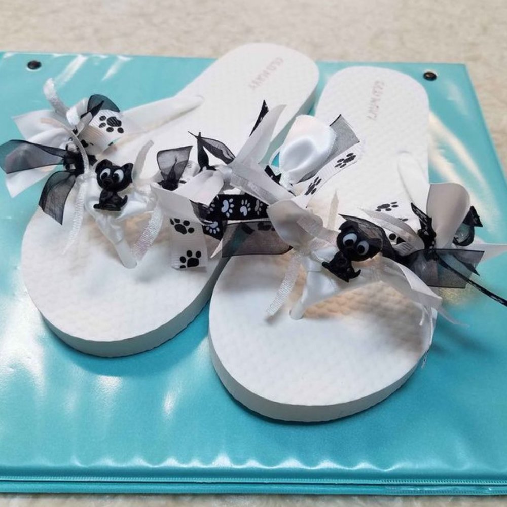 Adorable Girl's Flip Flops-Size 1-2- Puppy Dogs